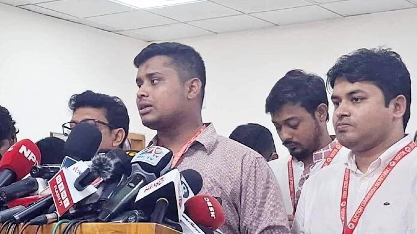 মেরুদণ্ডহীন ইসির সুষ্ঠু নির্বাচন করার যোগ্যতা নেই: হাসনাত